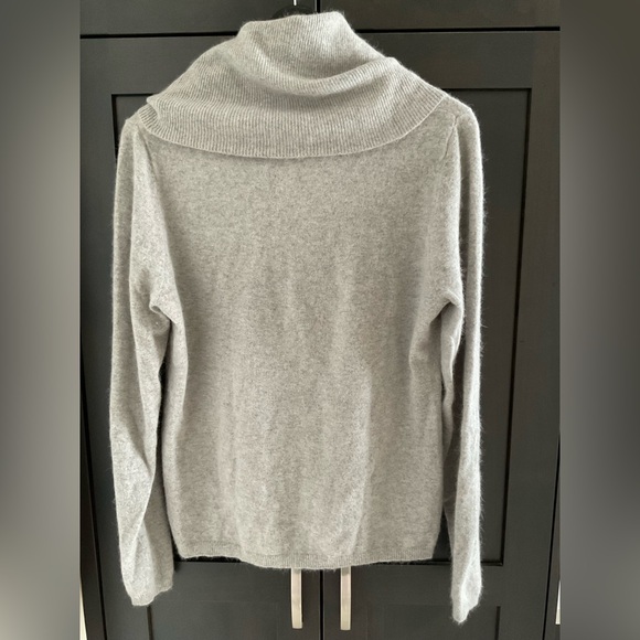💖⚡️Marina Luna Angora Blend Turtleneck Sweater Light Gray XL Fits L EUC Classic - Picture 2 of 7